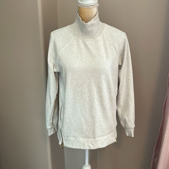 EUC Athleta Sweatshirt (size XS) - Picture 7 of 8